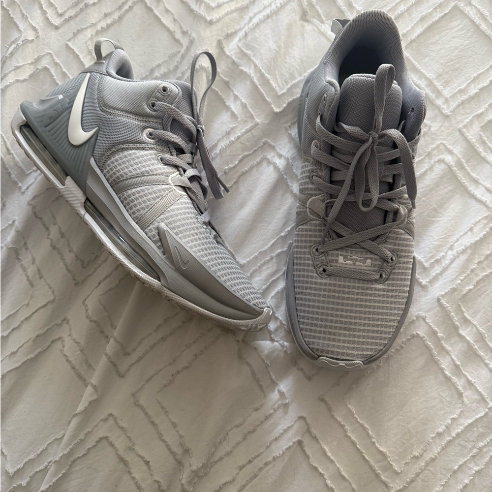 Nike LeBron Witness 11.5M